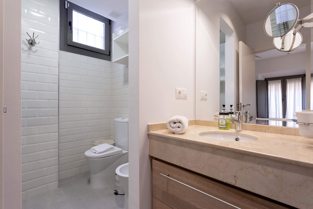 Bright Apartment in Granada Varela
