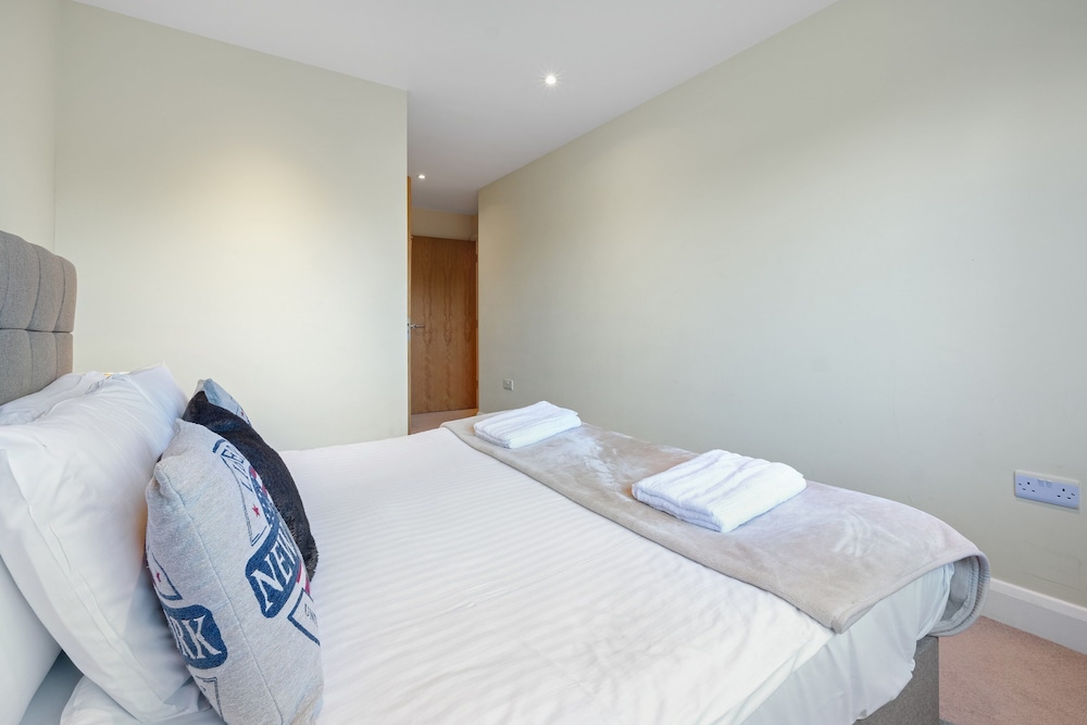 Heathrow Living Serviced Apartments by Ferndale