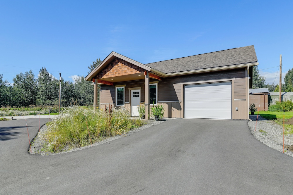 2 Mi to Dtwn Palmer: Custom Valley Home w/ Garage