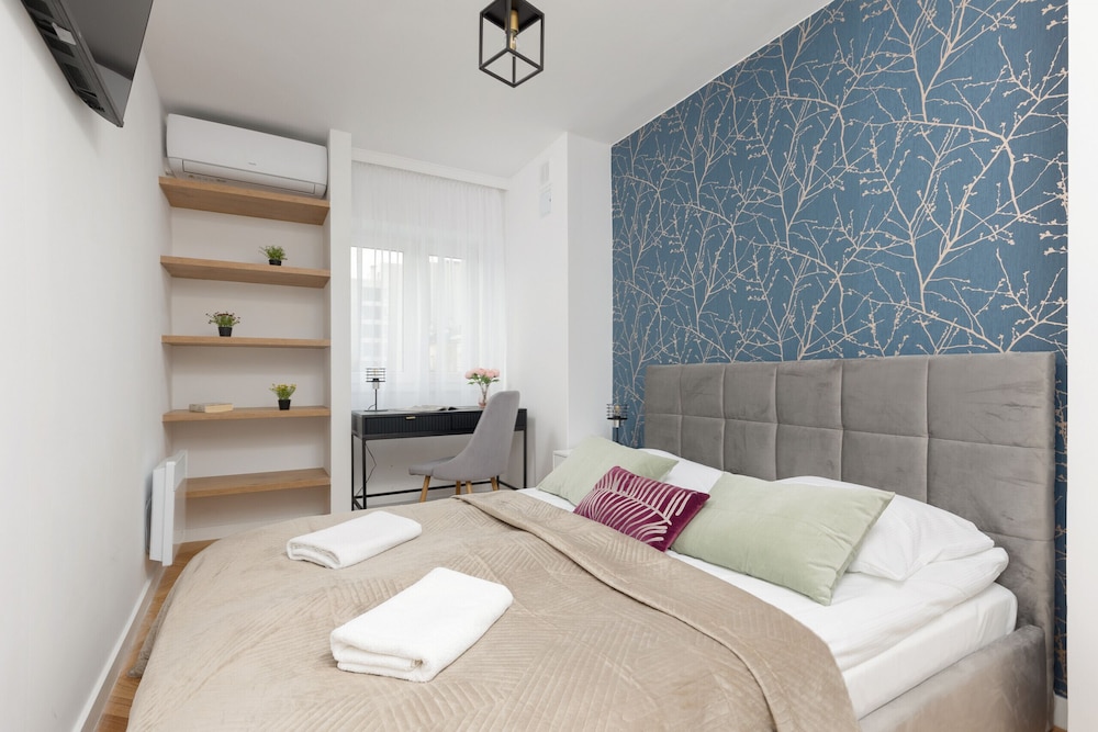 Apartment Heart of Warsaw by Renters view 5