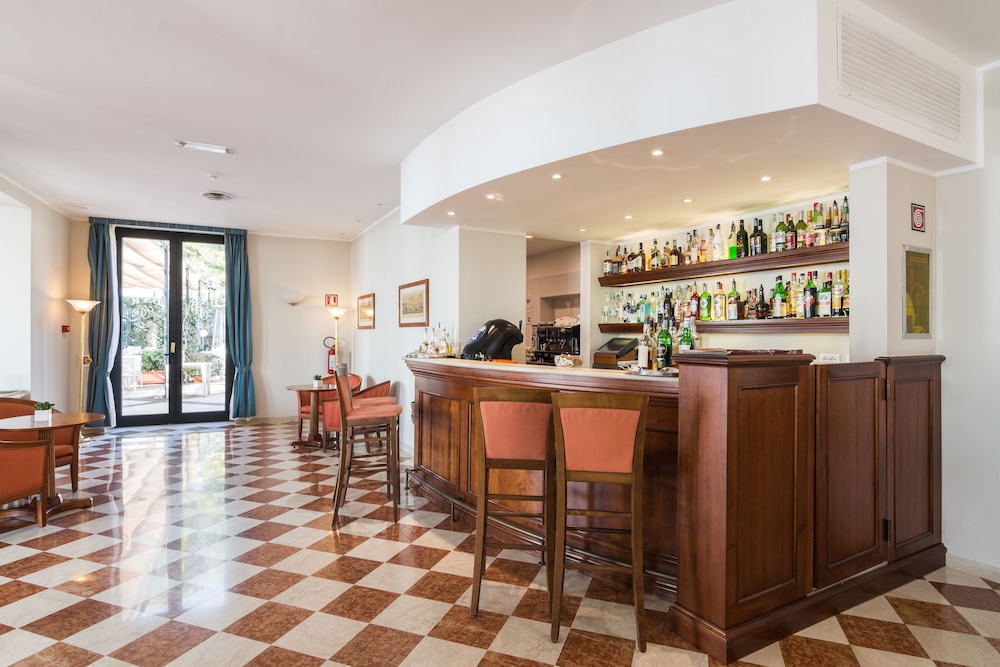 Sirmione Vacations - Hotel Sirmione e Promessi Sposi - Property Image 2