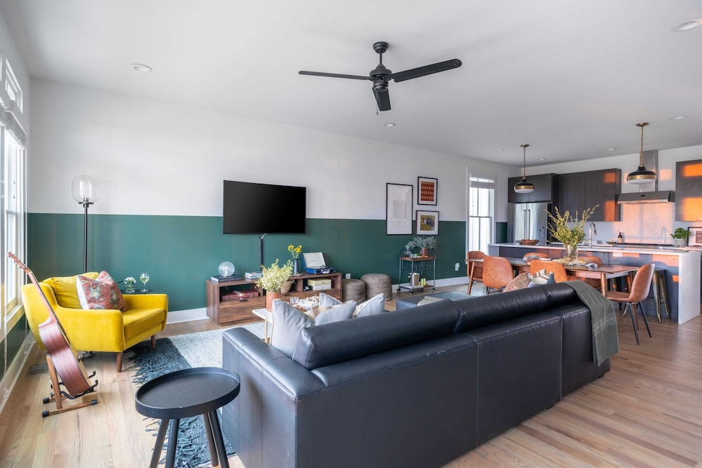 Sleeps 36 3 Homes, Minutes to Downtown+broadway 12bdr Group Getaway in Nash!