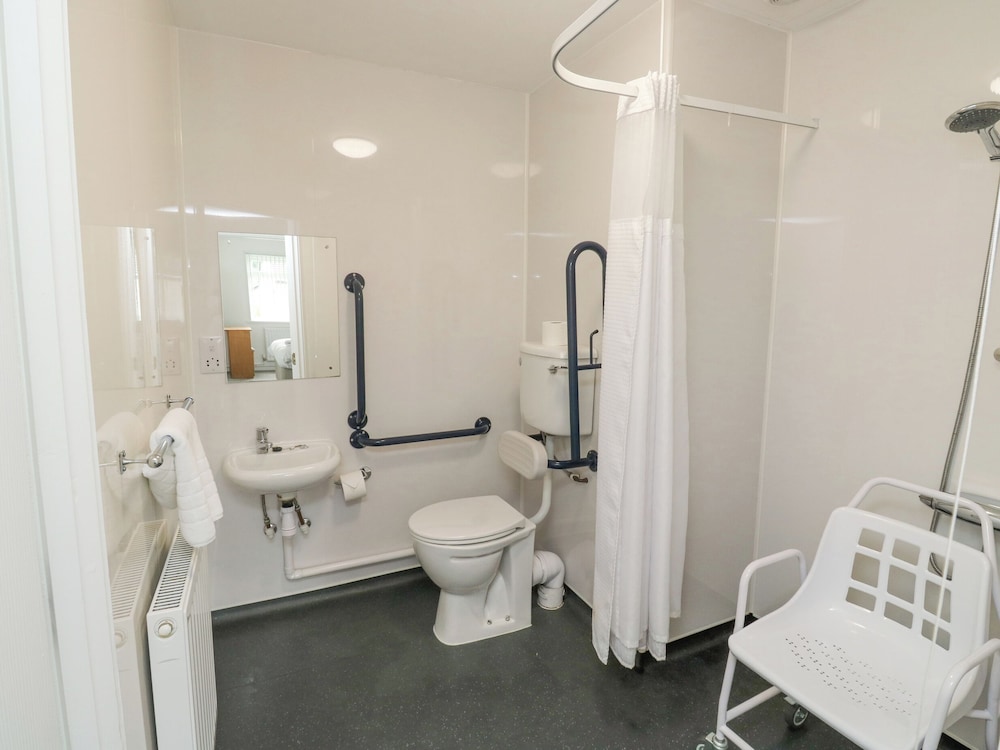 Harcombe House Bungalow 1