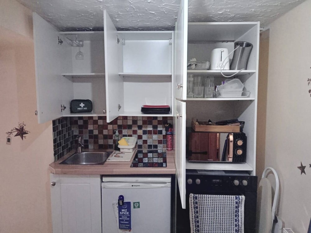Llandovery - Cottage - Sleeps4 - Parking Secure Lock up for Bikes