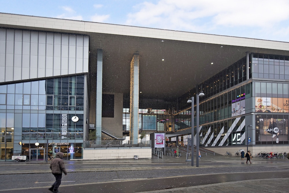 Modern Three-bedroom Apartment Next to Royal Arena and Copenhagen Airport view 4