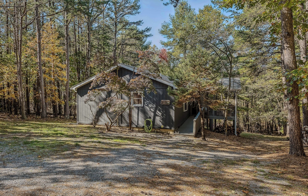 Hotel Mountain View Hideaway- A Fun Time Away! - Image 1