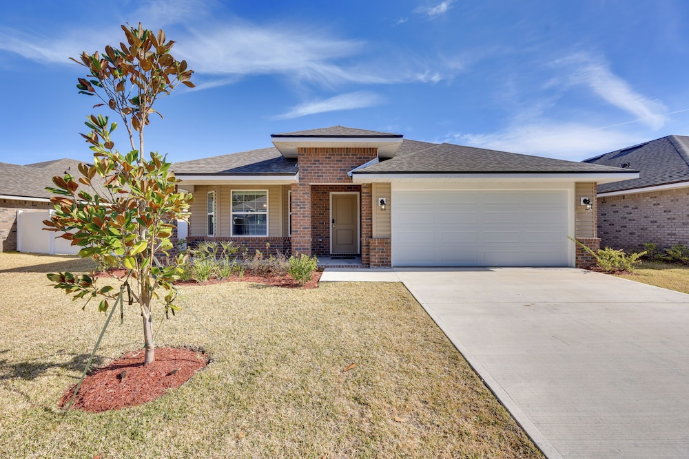 11 Mi to Beach: Newly Built Palm Coast Home!