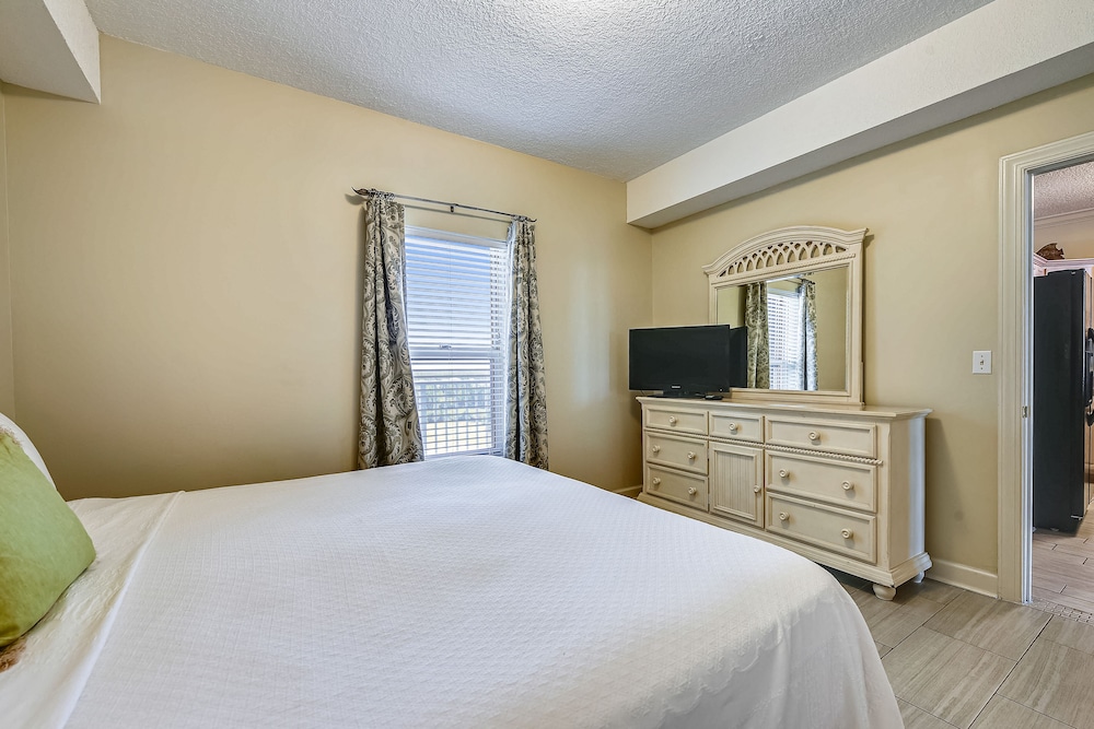 Twin Palms by Book That Condo