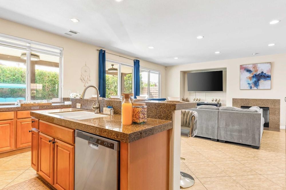 Casa Campo 5BR Desert Oasis w/ Pool, Firepit, & Outdoor Lounge