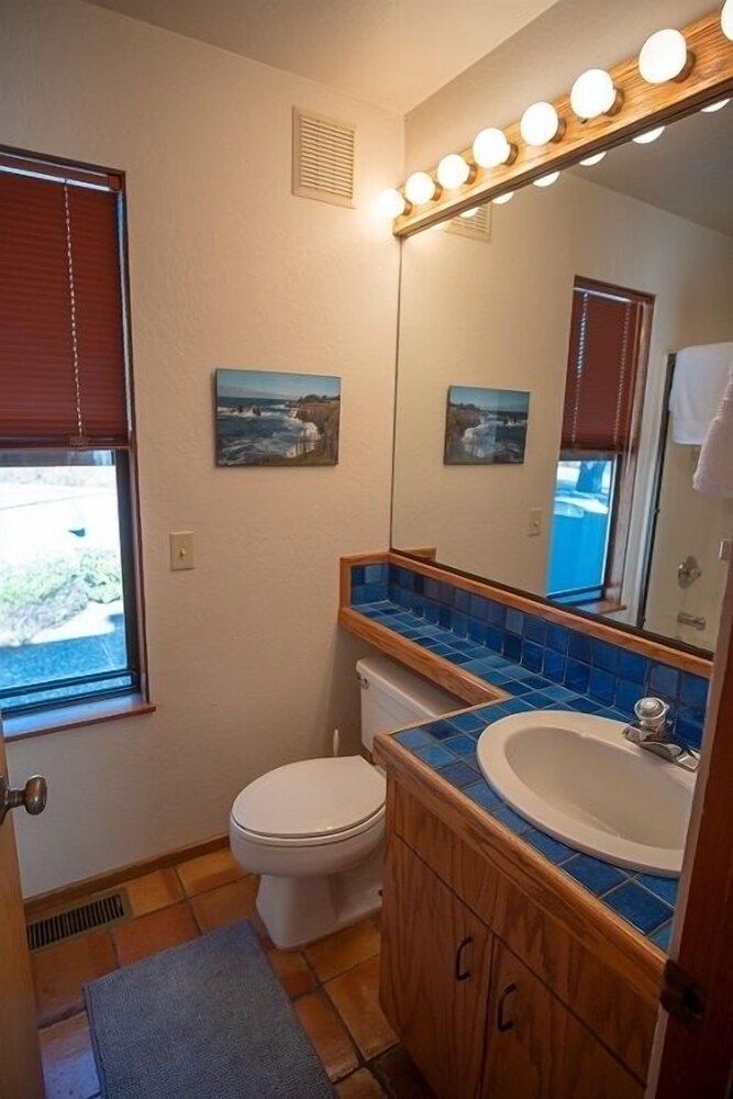 Sculpture Point 2 Bedroom Home by RedAwning view 5