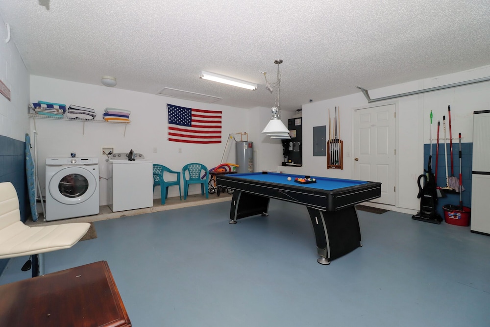 Emerald Island Retreat Near Parks