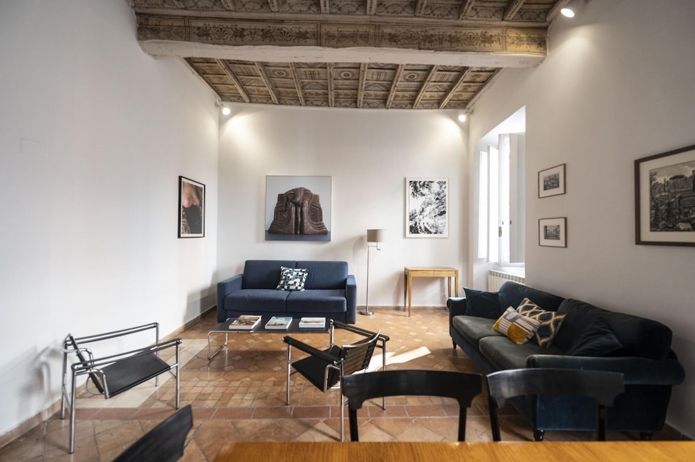 Artsy and Elegant Apartment Near Pantheon