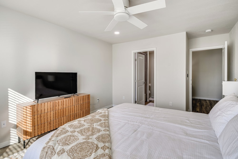 Pets Welcome: Newly Built Abode in Canyon! view 5