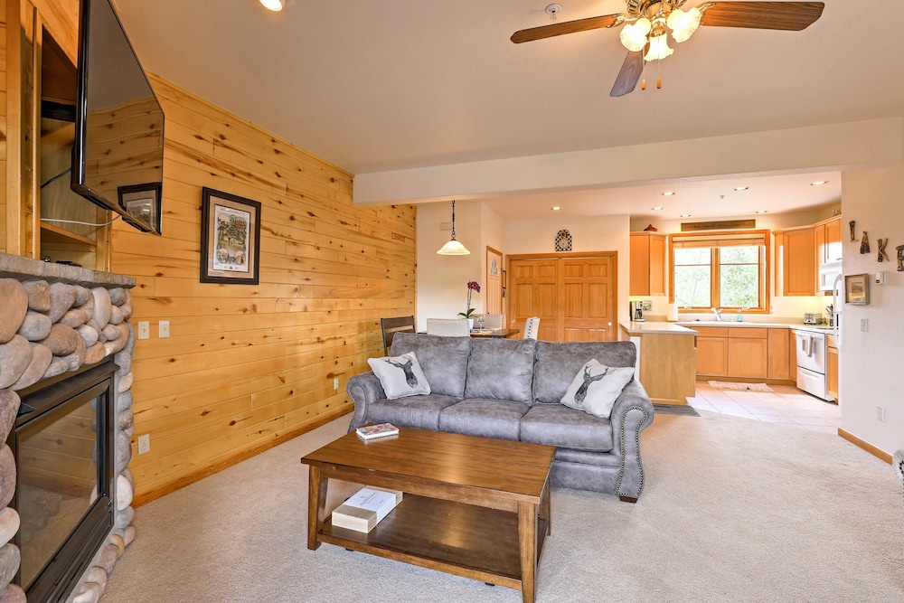 7 Mi to National Park: Grand Lake Condo w/ Deck!