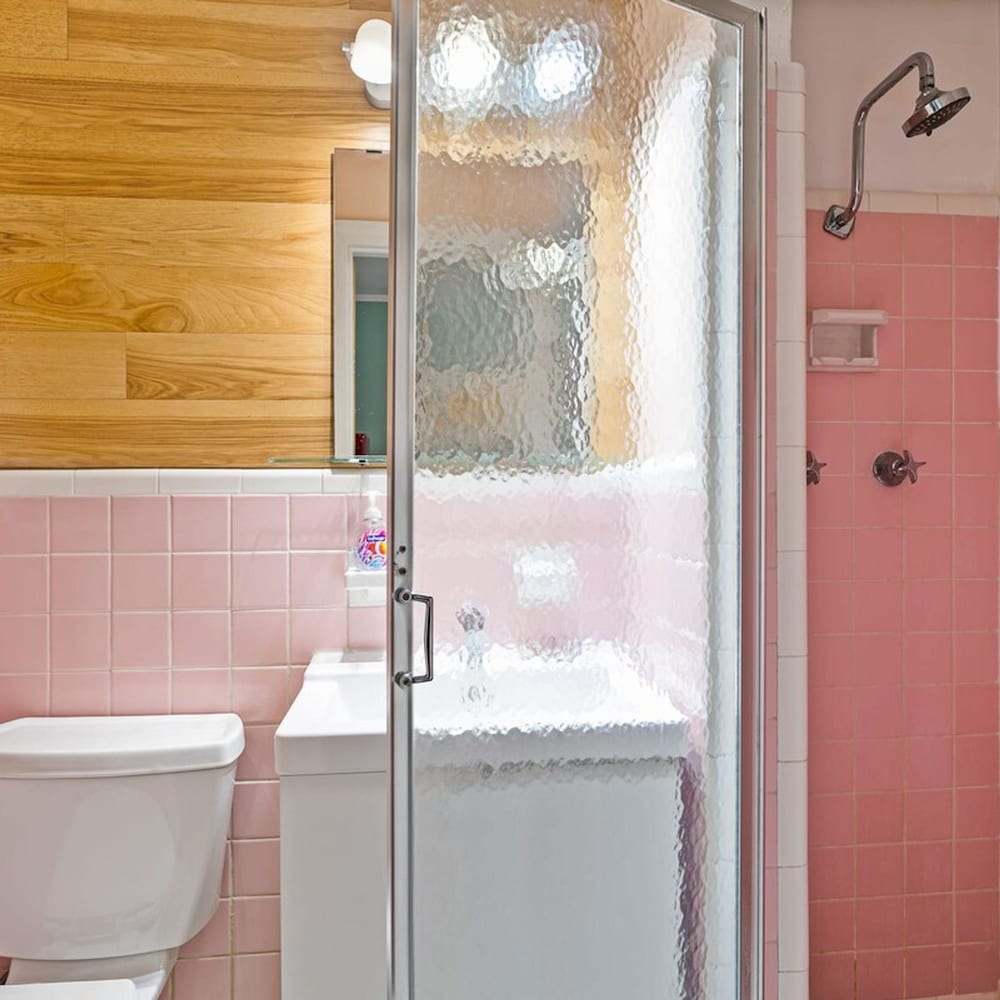 Travel Back to the 50s Renovated Motel Gem view 4