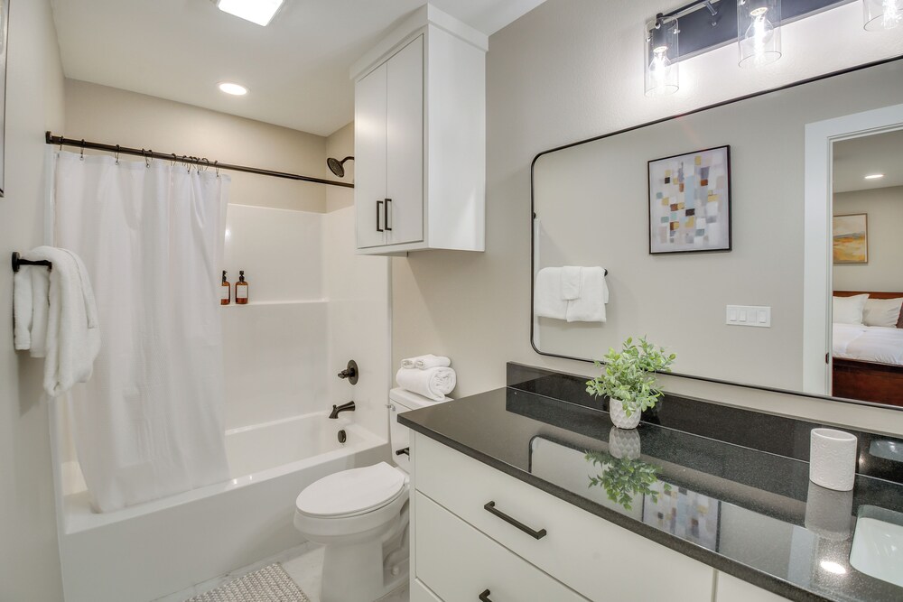 6 Mi to Dtwn: Hot Springs Abode w/ Yard!