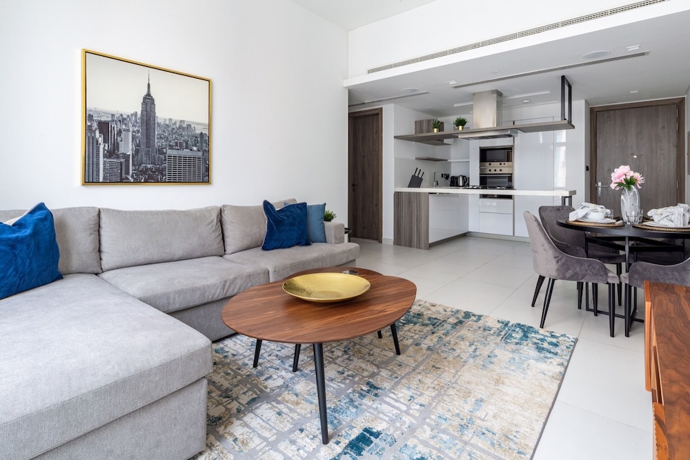 Trendy & Capacious 1BR Apartment in The Palm