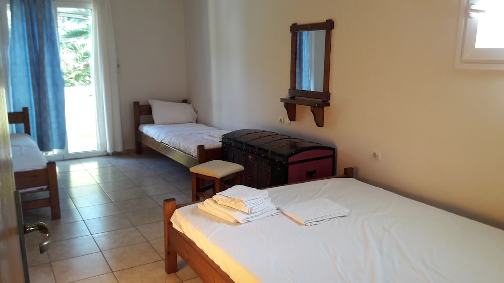 Orange Fodele photo 3