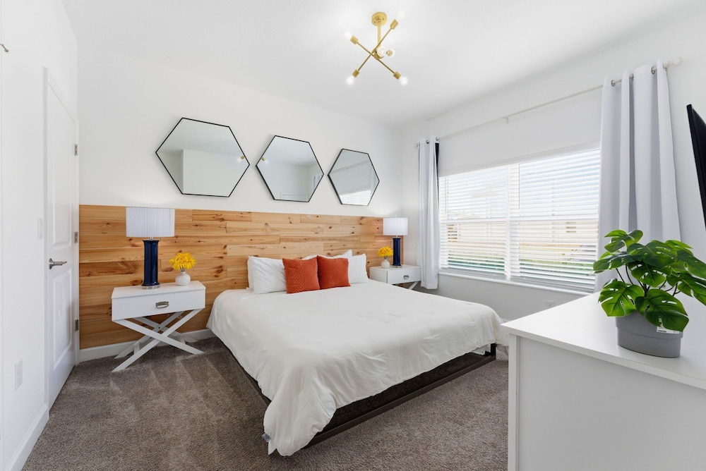 Chic 4BR Disney Retreat With Pool Mickey Rooms