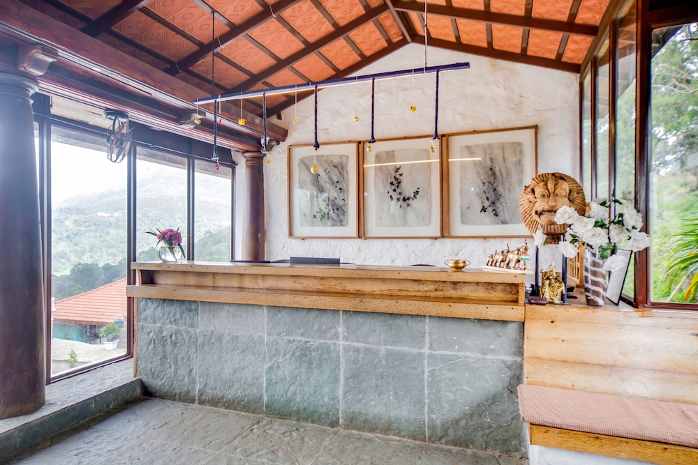 Lobby & Reception
