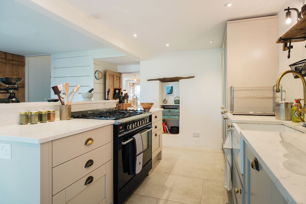 Historic 3 BD Cottage in the Cotswolds