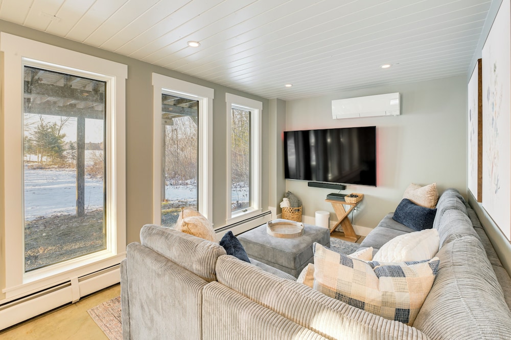 Hot Tub & Boat Dock: Waterfront Maine Retreat!