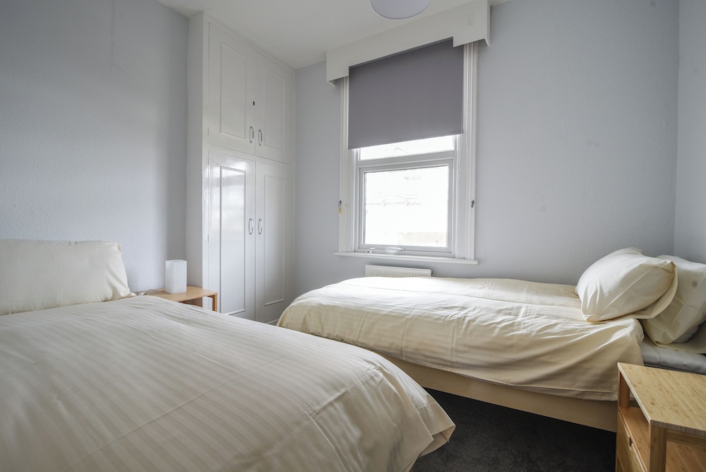 Flat 2, 10 Seafield Road