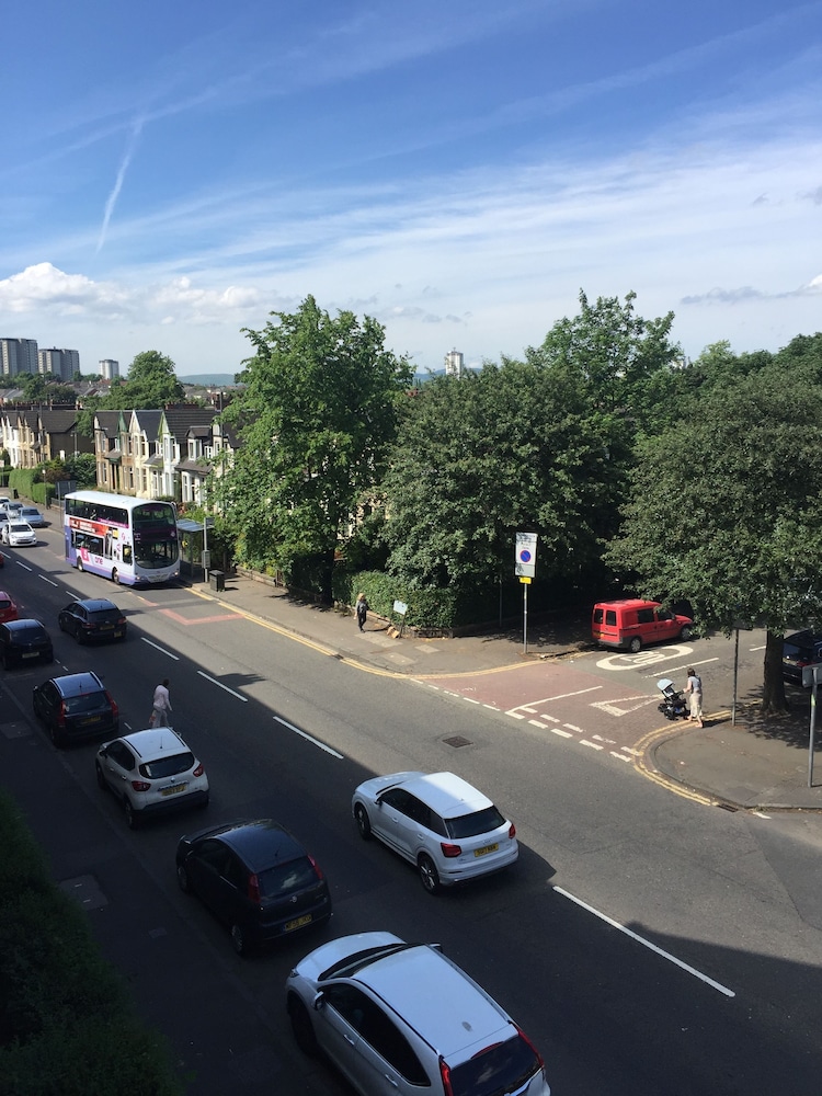 Great Location 2 Bedroom Scotstoun Flat