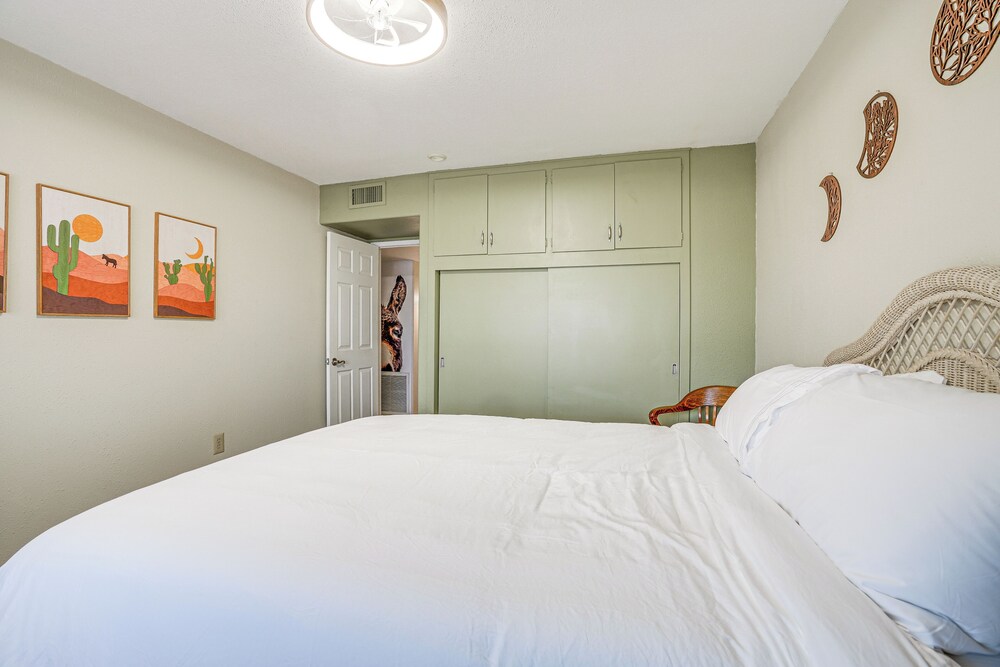 Close to Golf: Sun City Escape w/ Furnished Porch!