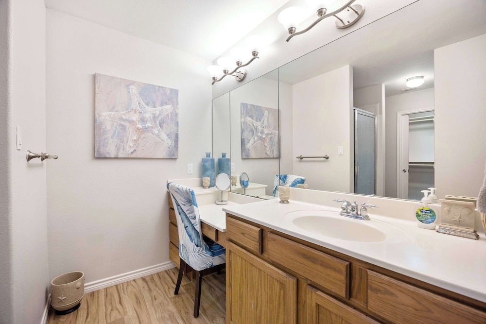 Coastal Townhouse TX Retreat!