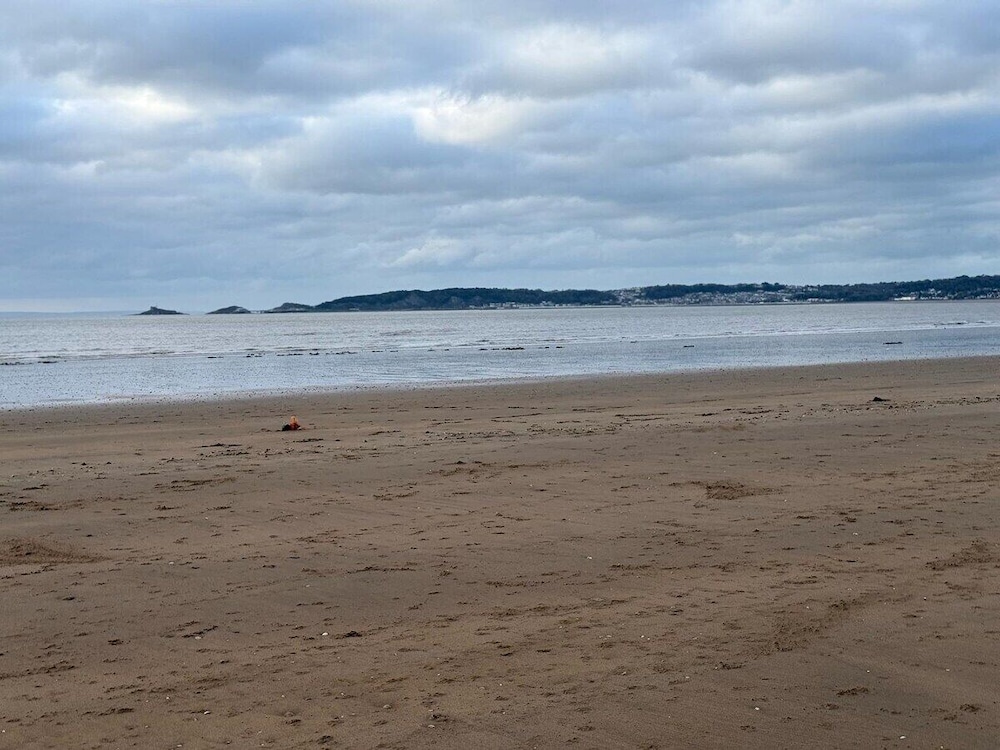 Bayview 1-bed Swansea Retreat