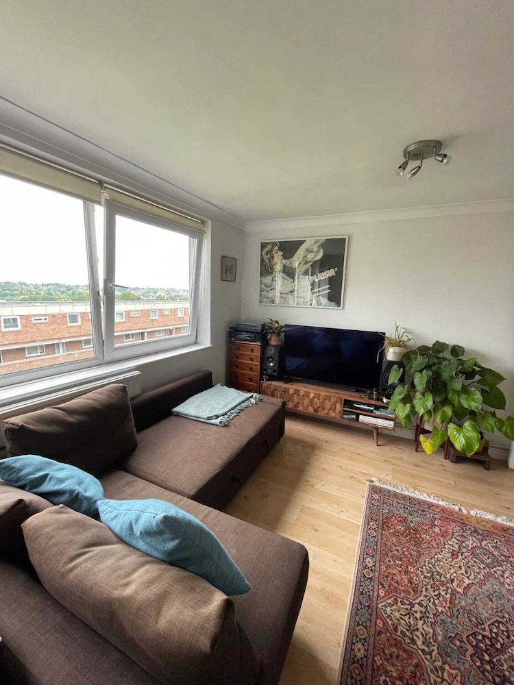 Trendy 2BD Flat - 6 Minutes to Wimbledon