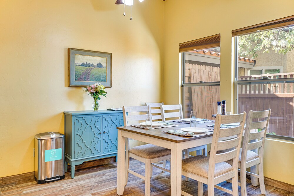 12 Mi to Dtwn Tucson: Tranquil Townhome w/ Office