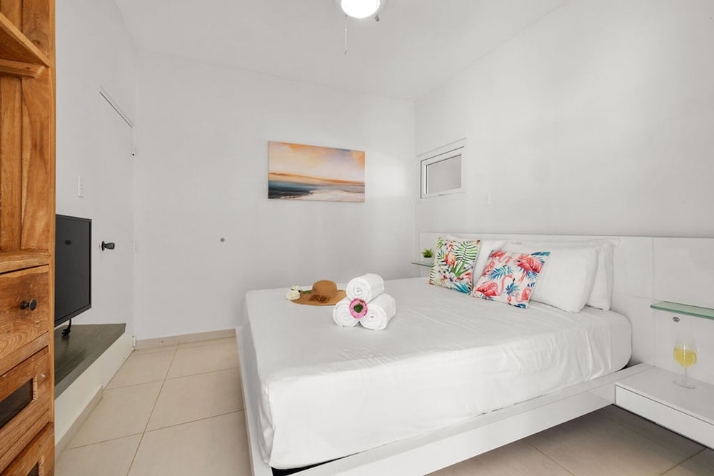 Central 4br3ba Villa w Ocean Views Private Pool