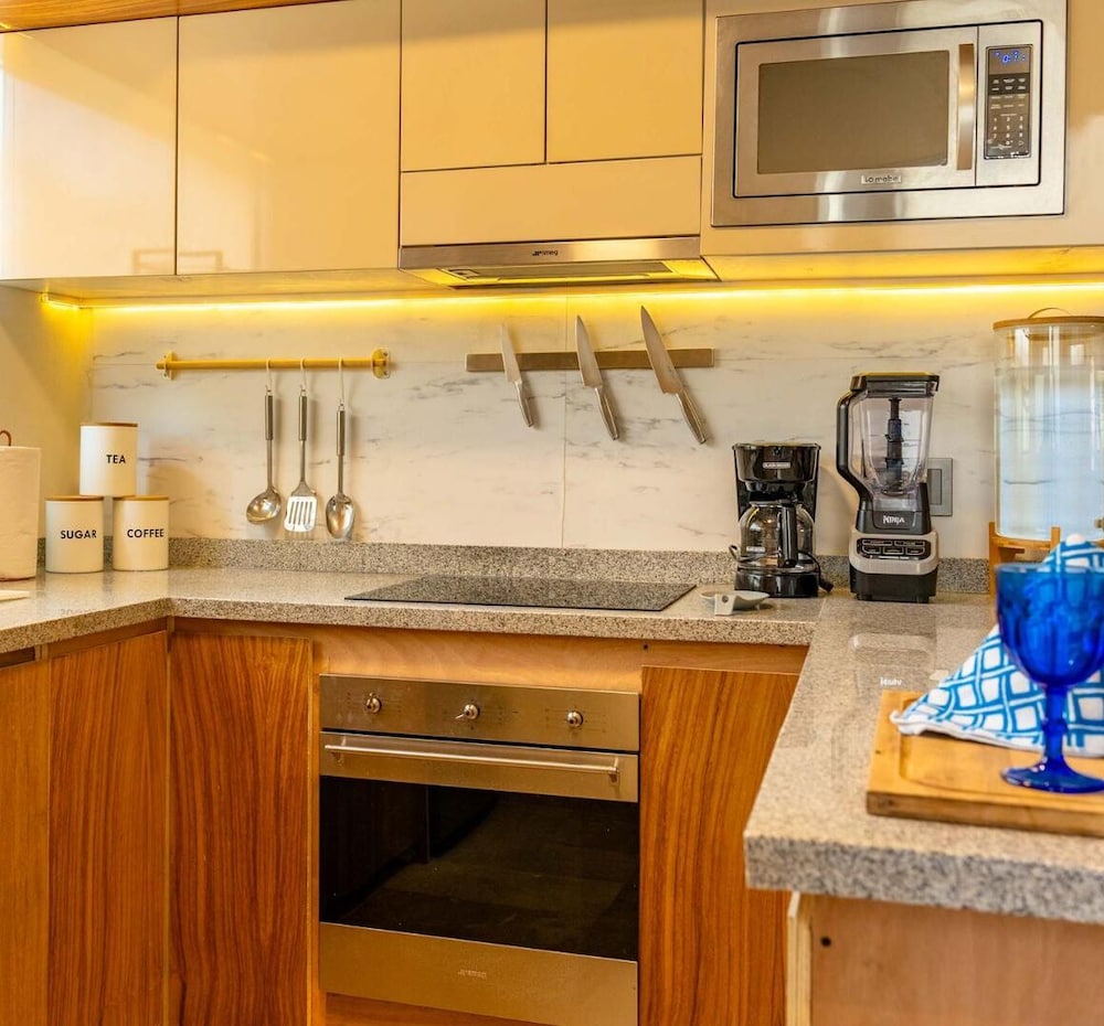 Family Condo with 3 BDR Pool & Hot tub