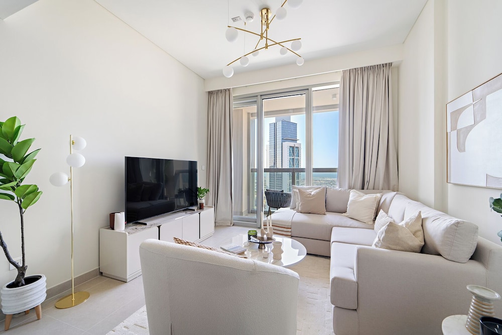 1BR 3802 Forte Tower 2
