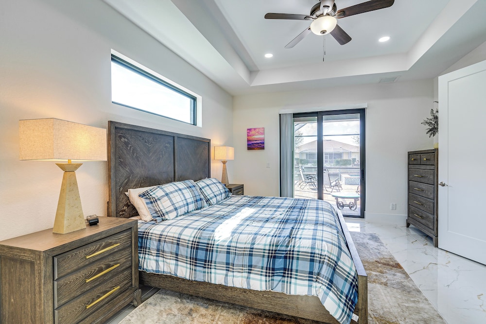 7 Mi to Dtwn Cape Coral: Home w/ Pool & Spa!
