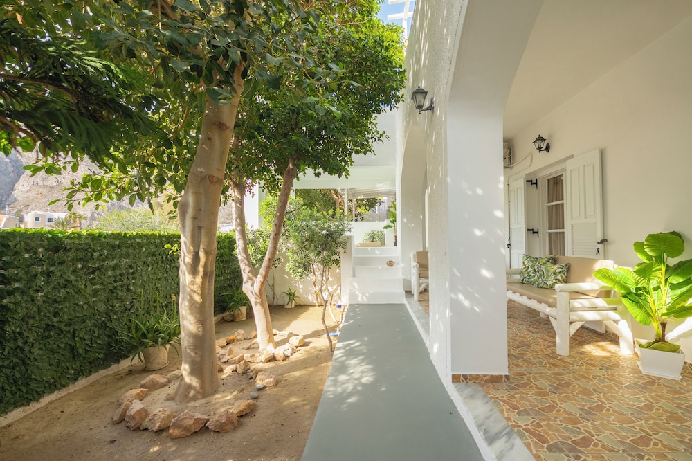 Loukas & Emma Eco Houses