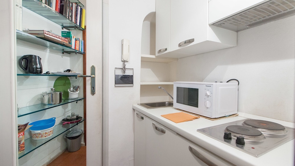 Rental in Rome Arco Ciambella Loft