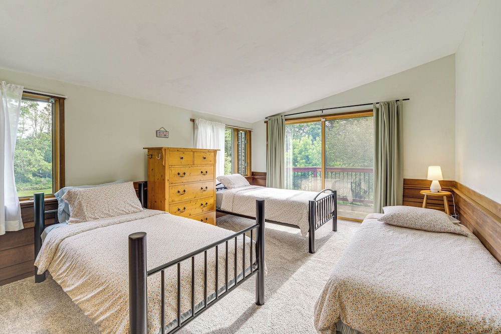 Sauna & Screened Porch: Otter Creek Getaway!
