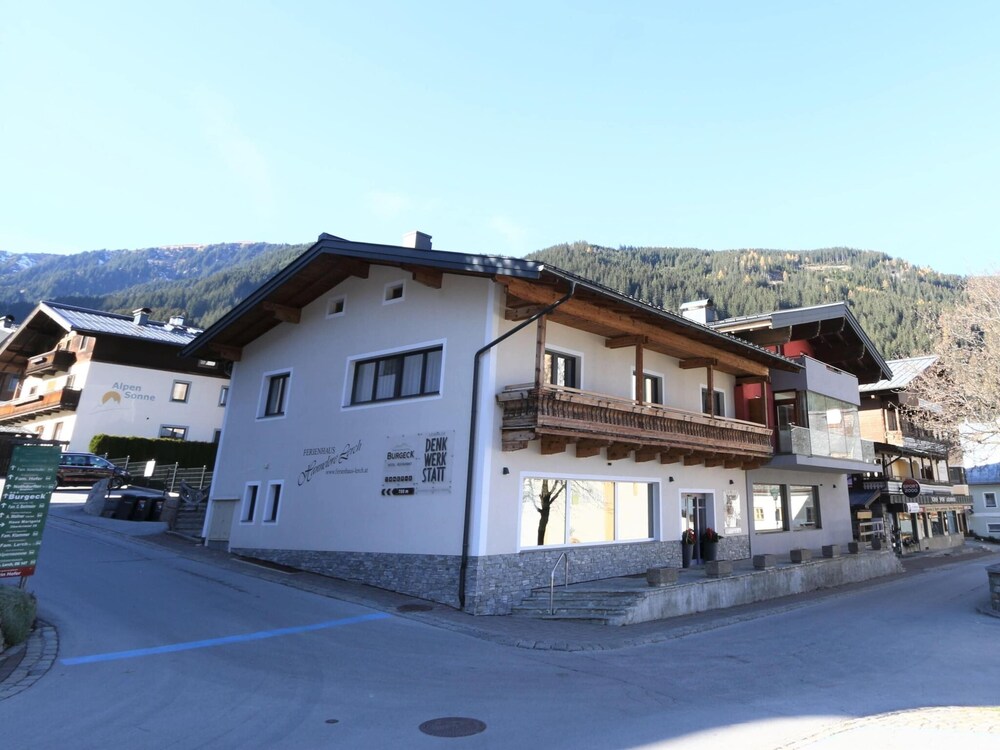 High-quality Holiday Apartment in Oberkrimml Near Waterfalls