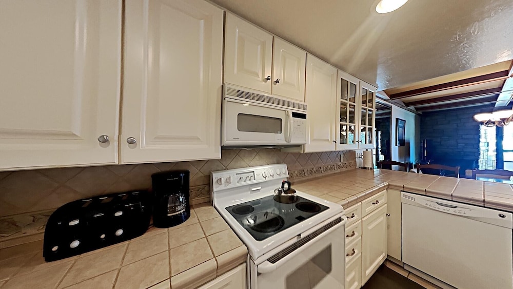 Two Bedroom Units at 1849 Condos With 3 Hot Tubs & Slopeside view 5