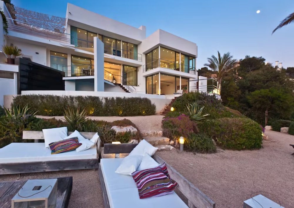 Appealing Villa With Private Terrace