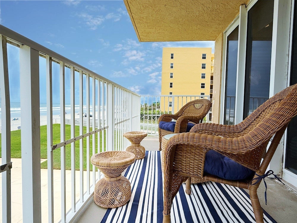 Oceania Beach Club