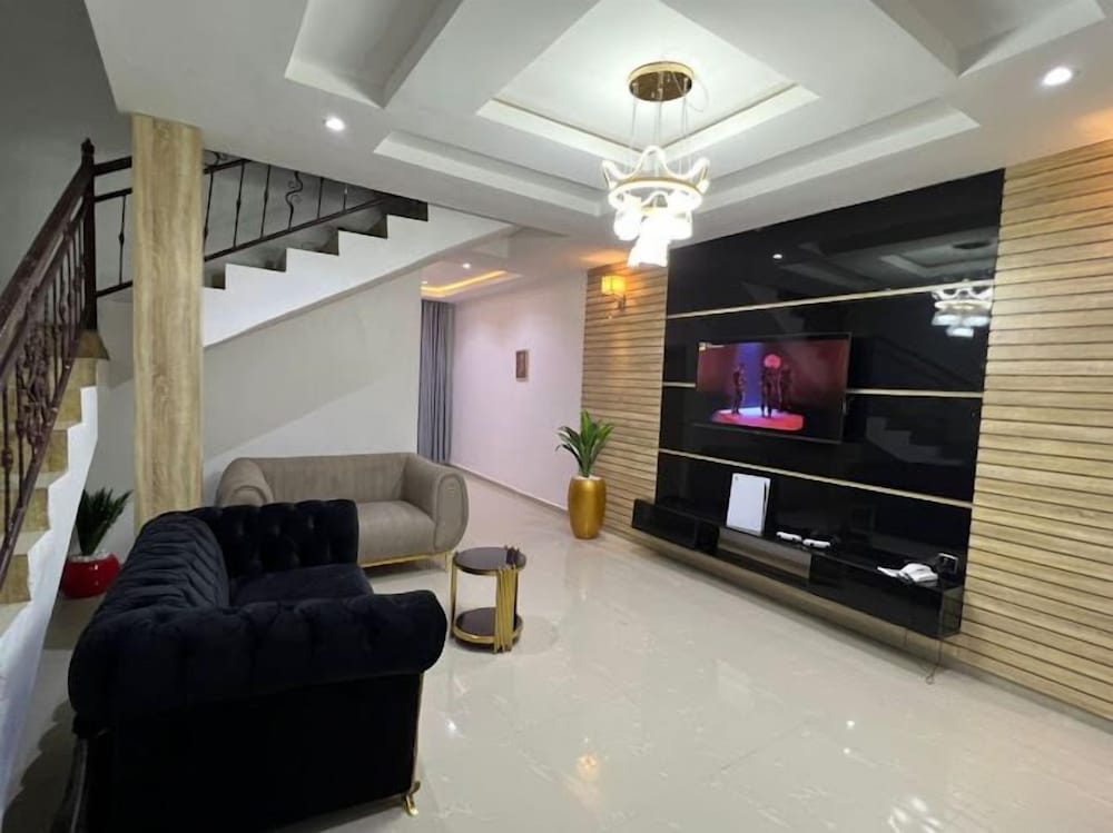 AZ KINGS HOTEL AND APARTMENT