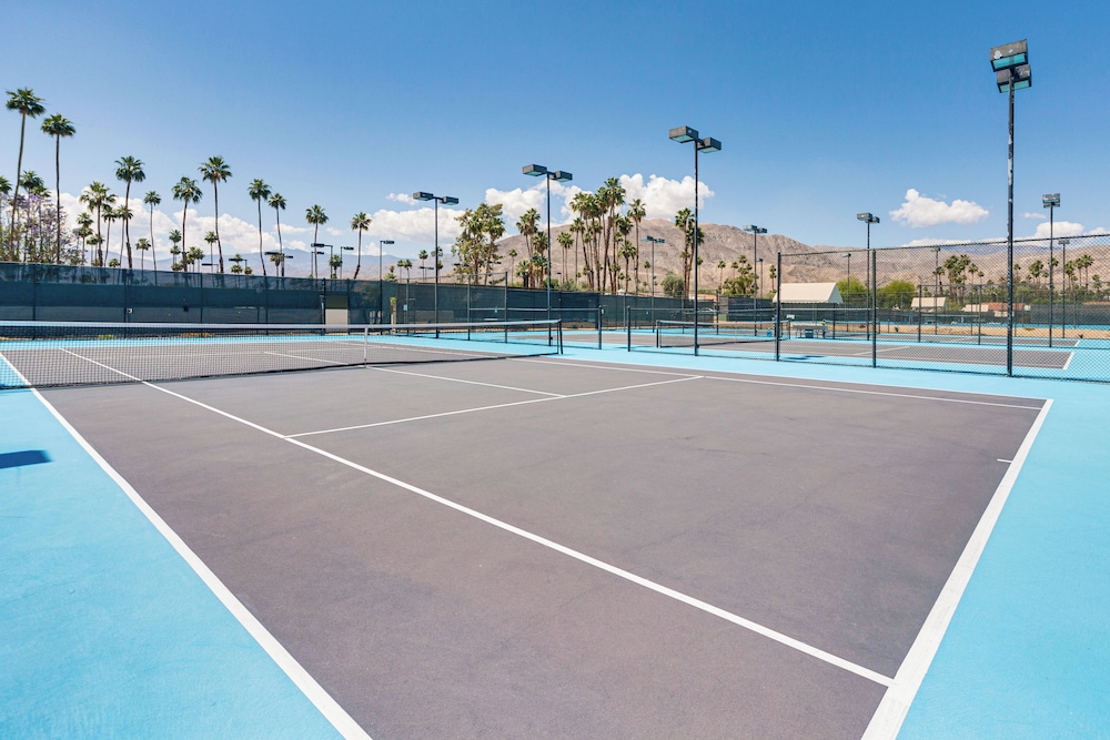 1 Mi to Shops on El Paseo: Condo w/ Pool Access!