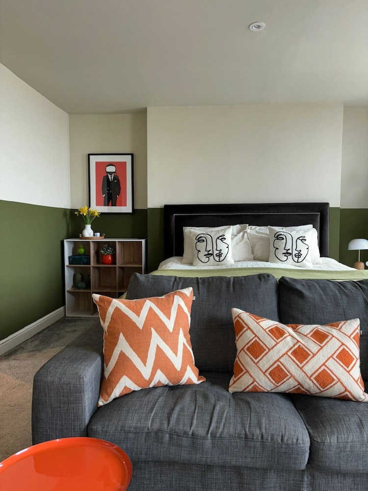Townhouse on the beach by Urban Roost