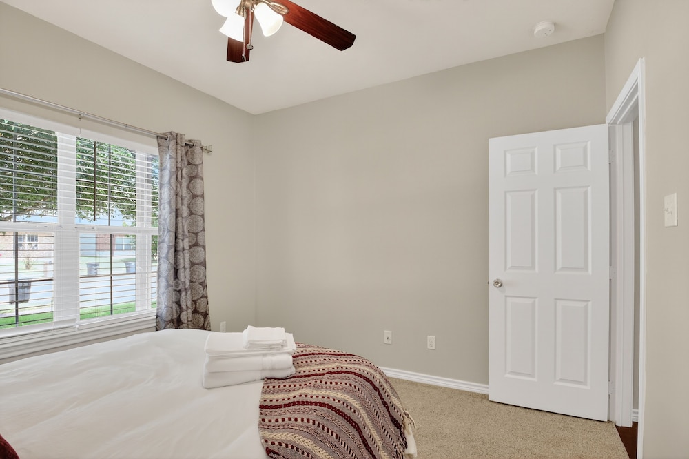 Game Day Getaway Near Texas A&m 4 Bedroom Home