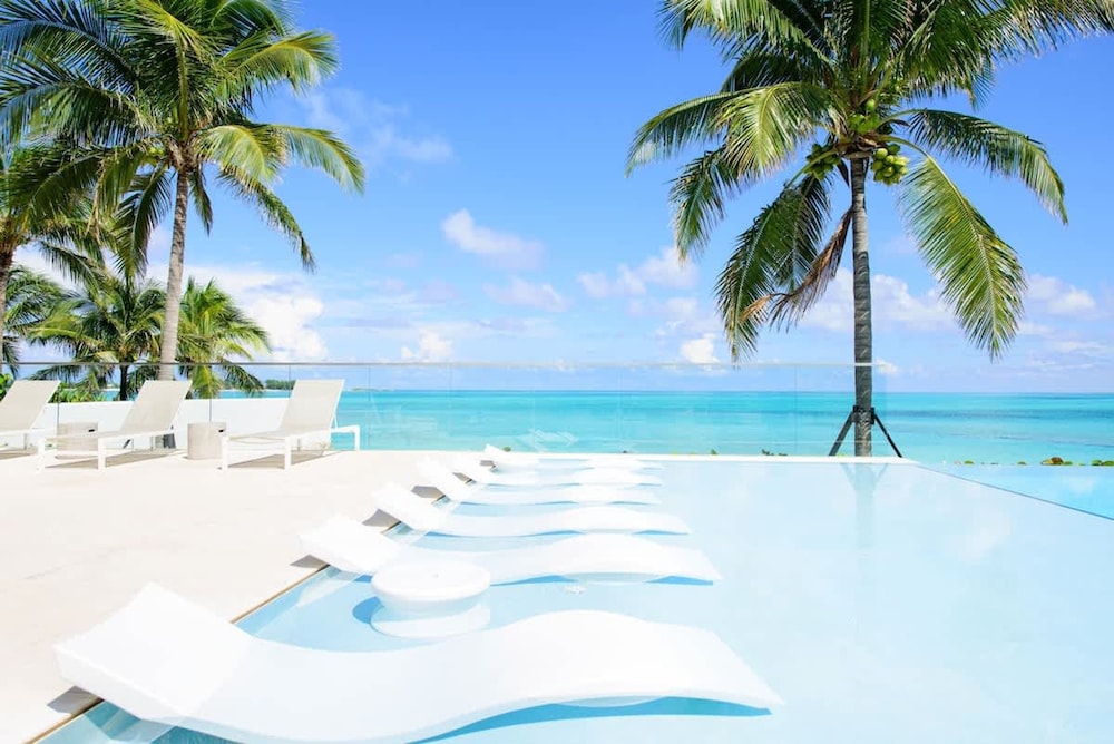 Cable Beach Condo Large Private Patio With BBQ