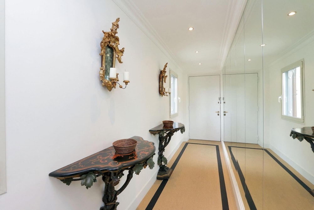 La Camelia an Elegant and Extravagant 2 Bedroom Apartment